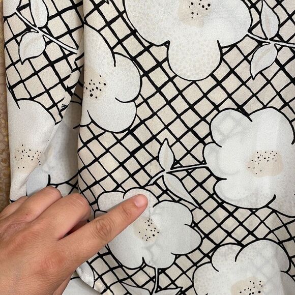 Express white/black/ivory floral print portifino button down blouse, XS slim - Picture 6 of 6